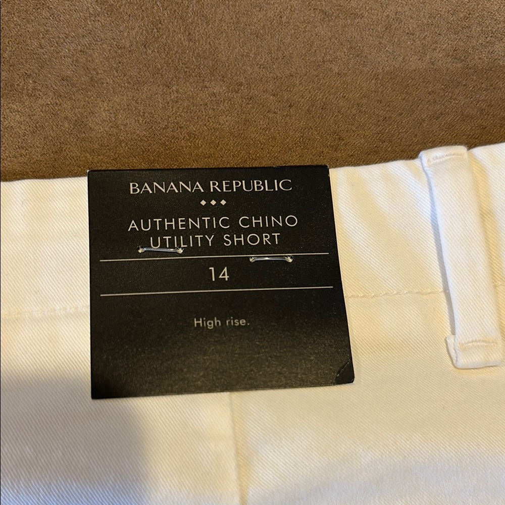 Banana Republic Women's White Shorts NWT size 14 - Picture 4 of 5